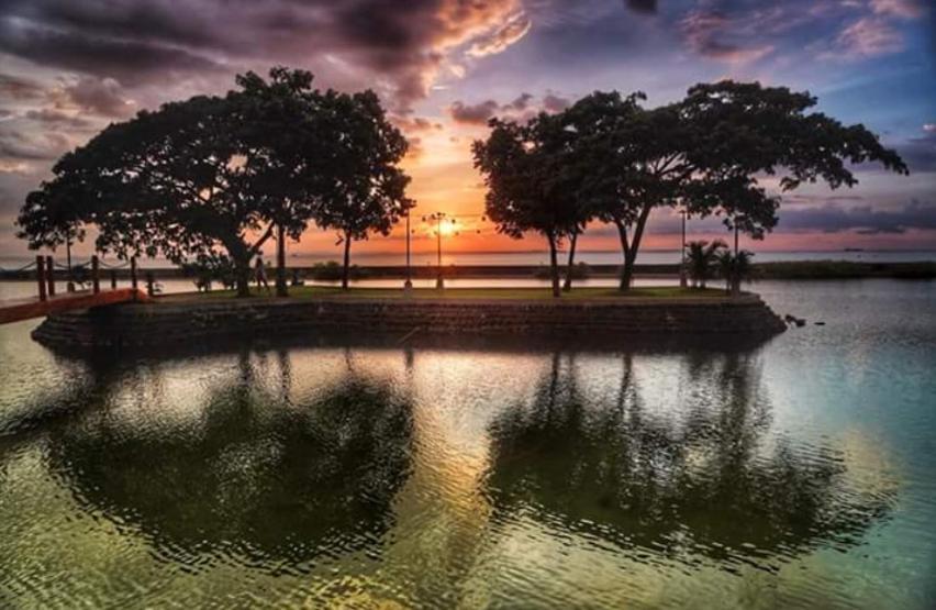 โรงแรมพาล์มาส เดล มาร์ คอนเฟอเรนซ์ รีสอร์ท บาโคลอด ภายนอก รูปภาพ